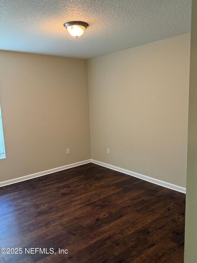 Building Photo - 8850 Southwest Ct