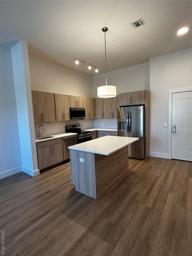 Building Photo - 4180 Sunrise Hwy