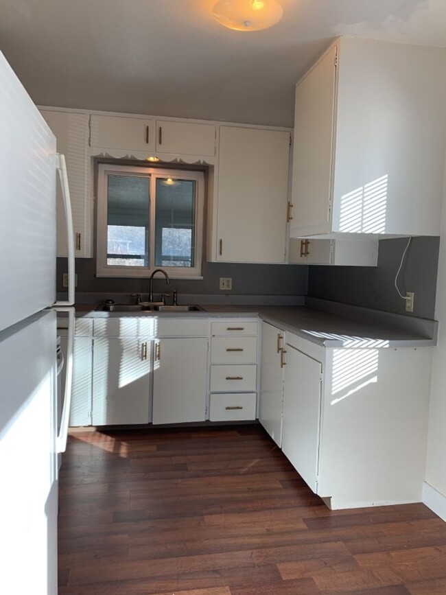 Building Photo - 1312-1314 Castlerock Drive