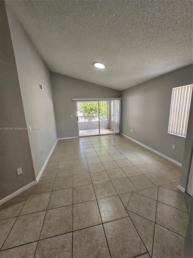 Building Photo - 2811 N Oakland Forest Dr