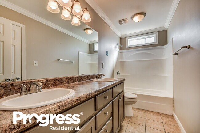 Building Photo - 2827 Arrowhead Dr NE