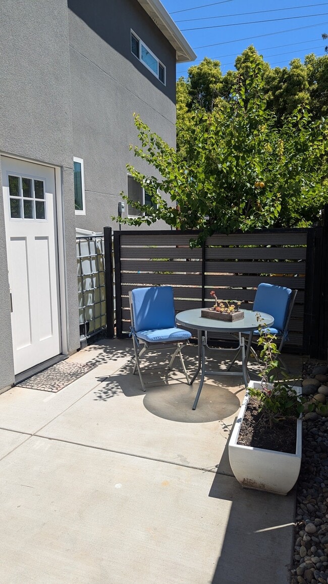 Building Photo - 1762 Chevalier Dr