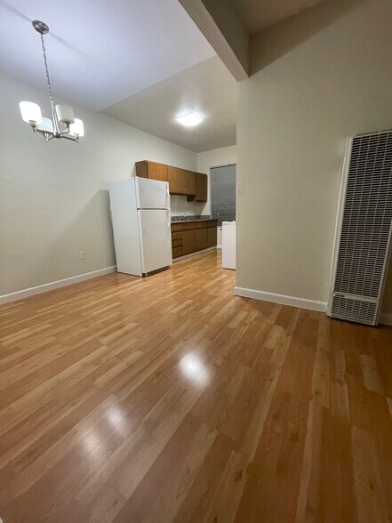 Building Photo - 388 5th St