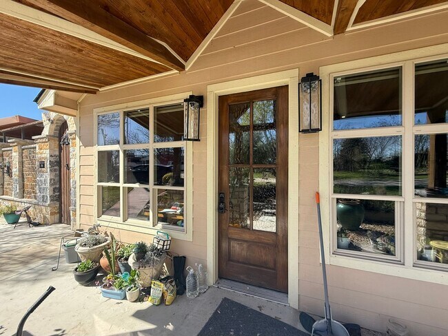 Building Photo - Custom built condo! Country Living! Offered unfurnished OR furnished!