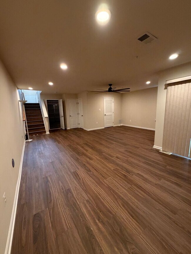 Building Photo - Mockingbird Cr Townhouse Available!!!