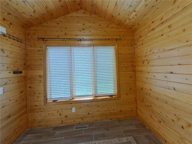 Building Photo - 209 Greenbriar Ln