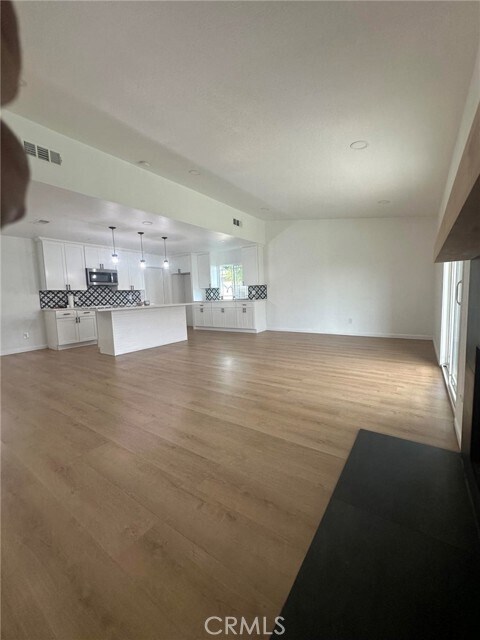 Building Photo - 2014 Iris Way