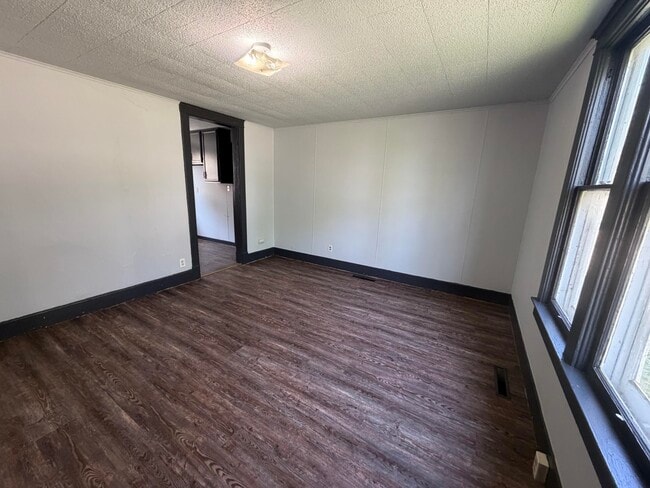 Building Photo - 4 Tillman-