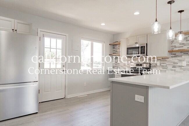 Building Photo - 935 Hayden Dr