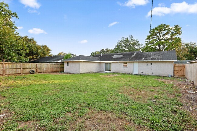 Building Photo - 7103 Lugary Dr