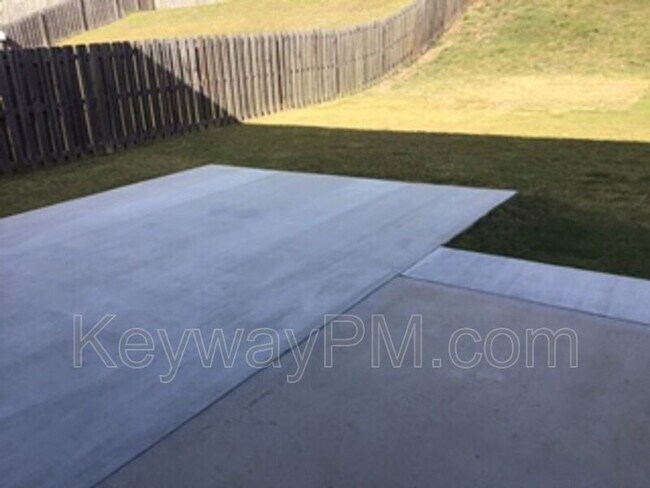 Building Photo - 618 Turtle Crk Ln