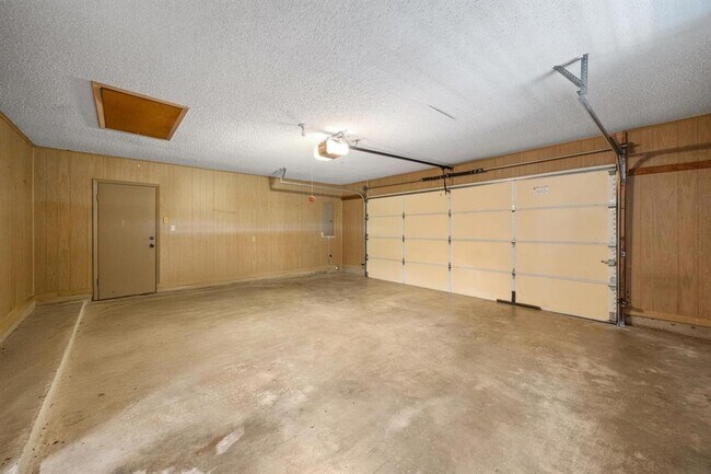 Building Photo - 11205 D-K Ranch Rd