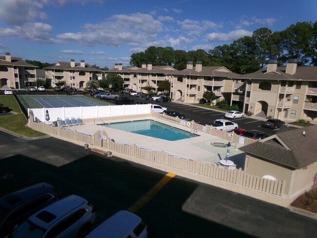 Building Photo - 4262 Pinehurst Cir