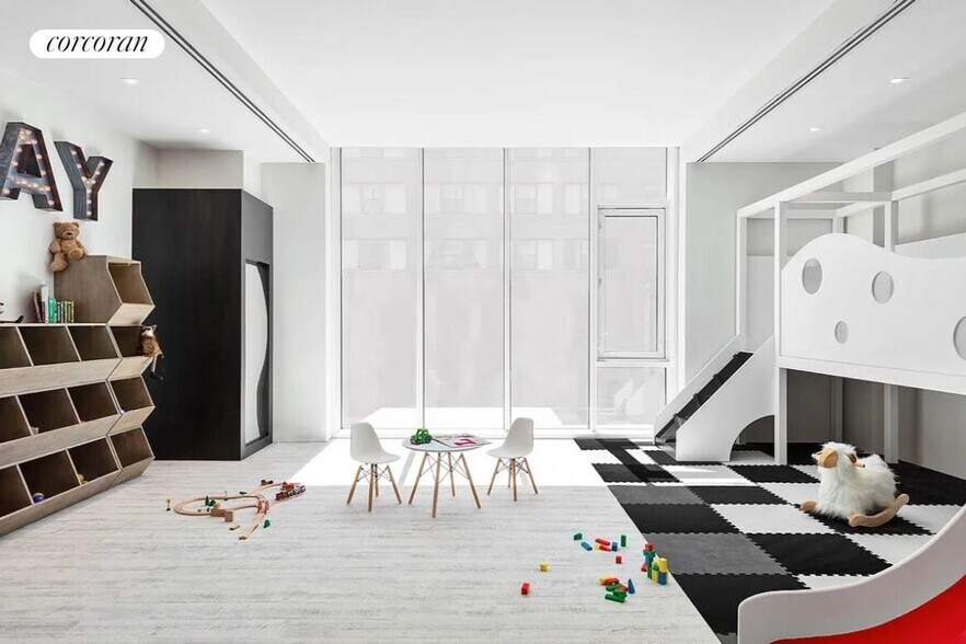 Building Photo - 505 W 43rd St