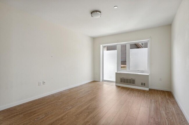 Building Photo - 120 N Pearl St
