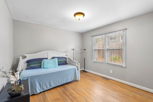 Building Photo - 918 McAlway Rd