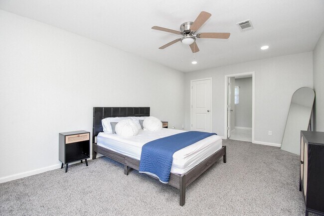 Building Photo - 12435 Shepherds Ridge Dr