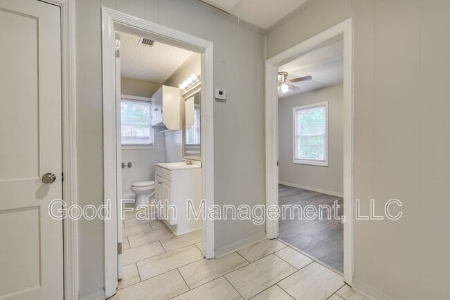 Building Photo - 1813 Alder Dr