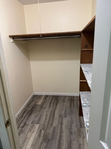 Building Photo - 10433 Briarbend Dr