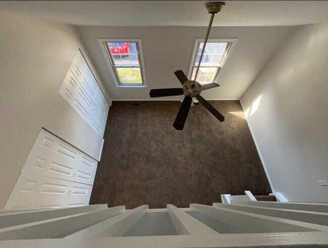 Building Photo - 713 Chimney Hill Ln