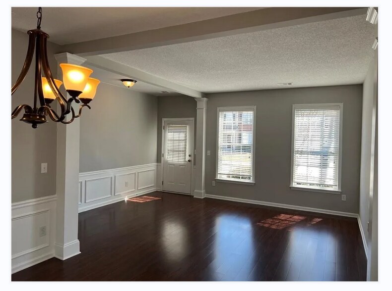 Building Photo - 4030 Ridgefair Dr