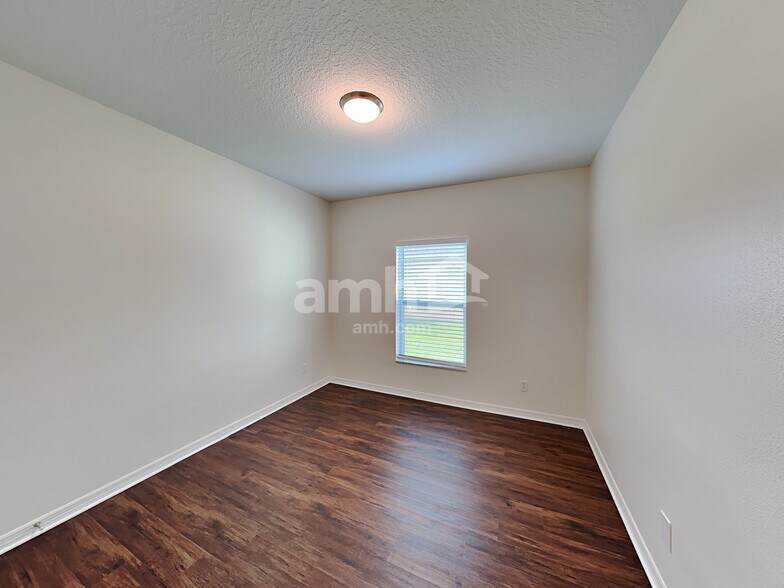 Building Photo - 10149 Lenox St