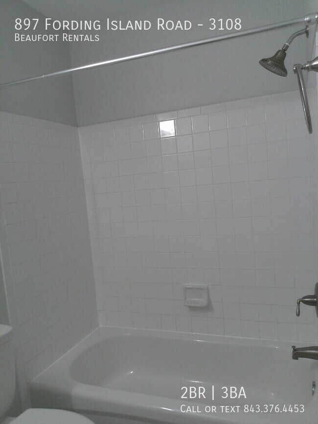 Building Photo - 897 Fording Island Rd