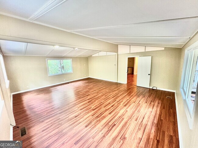 Building Photo - 435 Sherwood Rd