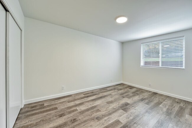 Building Photo - Lovely Apartment in Sehome