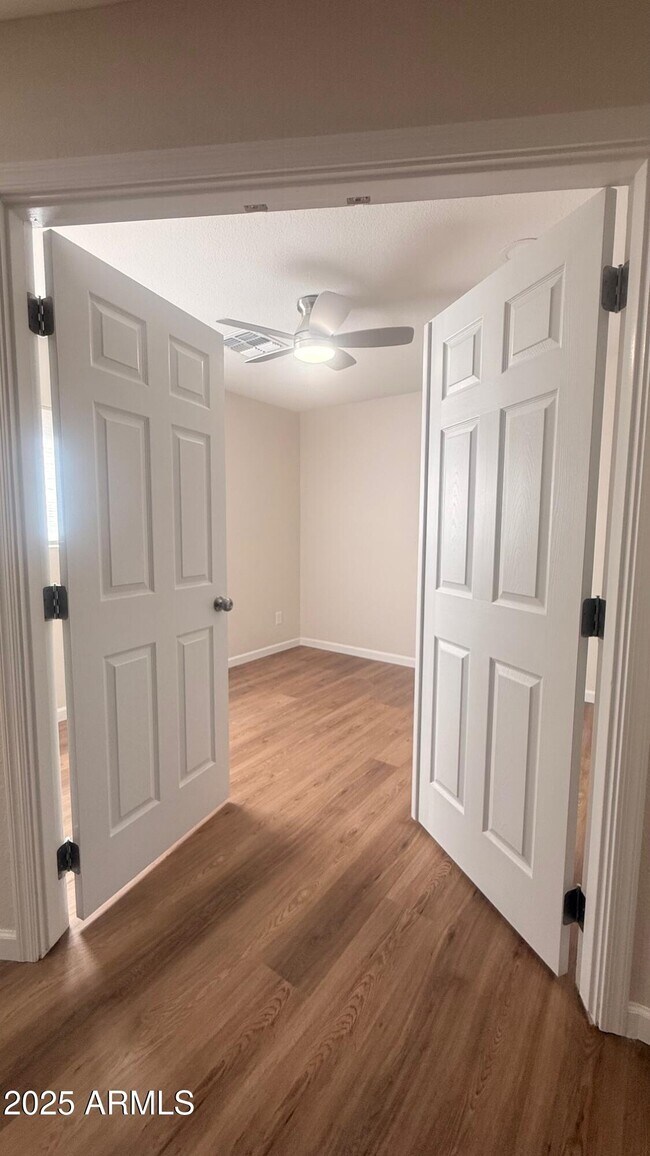 Building Photo - 3131 W Cochise Dr