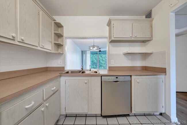 Building Photo - 9470 Poinciana Pl
