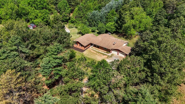 Building Photo - Large 4-Bed Brick Rancher with 2-Car Attac...