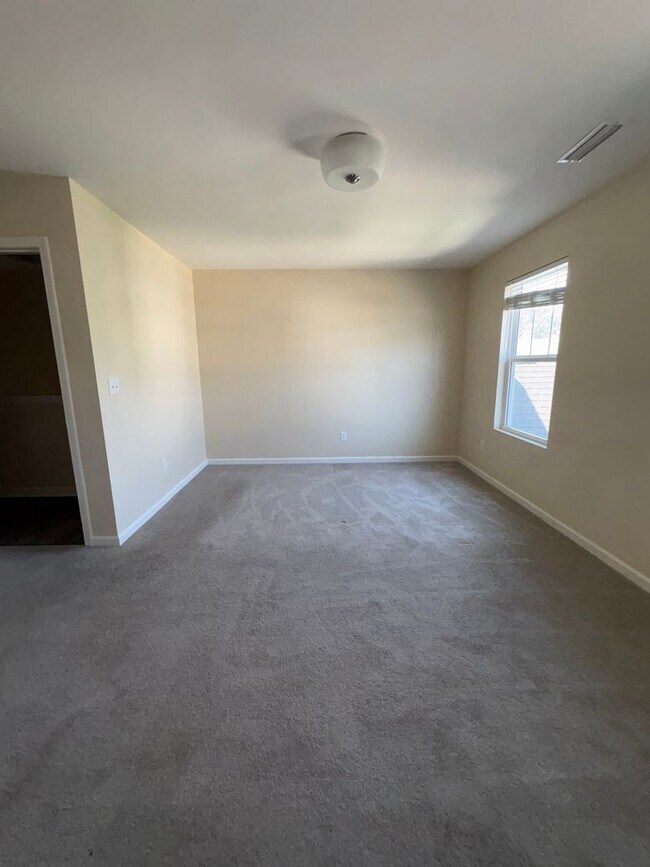 Building Photo - 3BR/2.5BA Townshoue in Mallard Creek