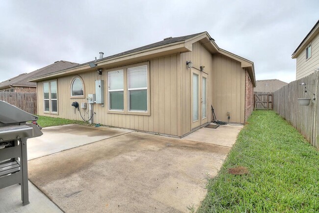 Building Photo - 7701 Cattlemen Dr