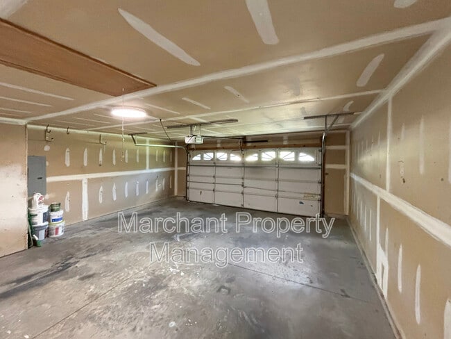 Building Photo - 210 Abigail Ln