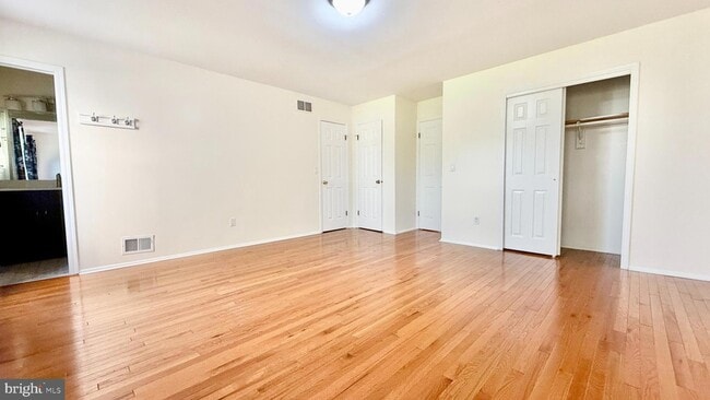 Building Photo - 305 Marten Rd