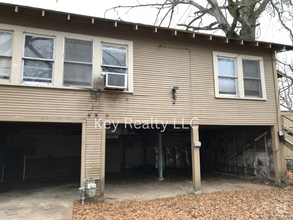 Building Photo - ****1118 - B Chester - Upstairs apartment