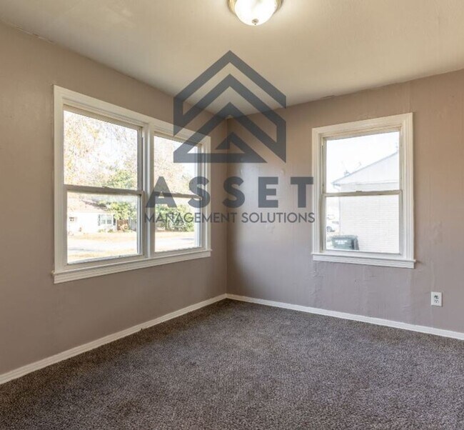 Building Photo - Section 8 approved home!