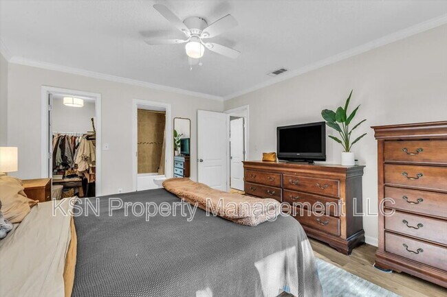 Building Photo - 7317 Leghorn St