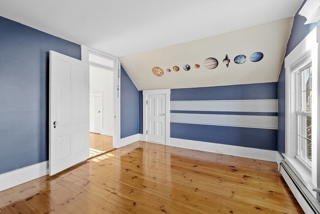 Building Photo - 14 Bacon St