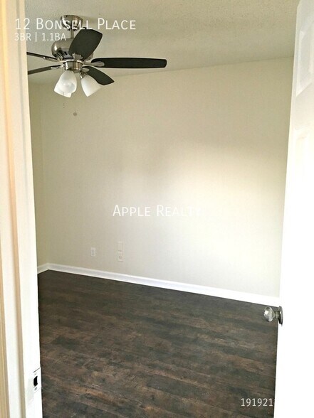 Building Photo - 12 Bonsell Pl