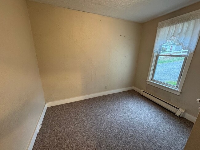 Building Photo - 1st floor Apartment