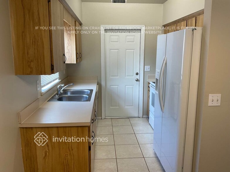 Building Photo - 721 Waterbridge Dr