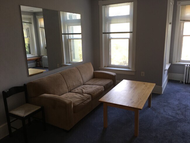 Building Photo - 219 C St NE