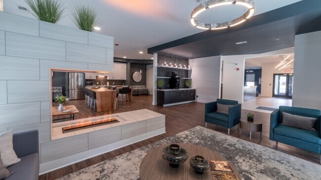 Building Photo - 10250 Gateway Pl