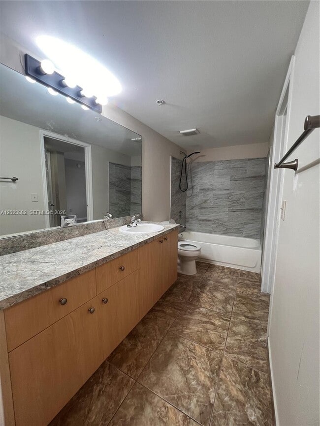 Building Photo - 2496 Centergate Dr