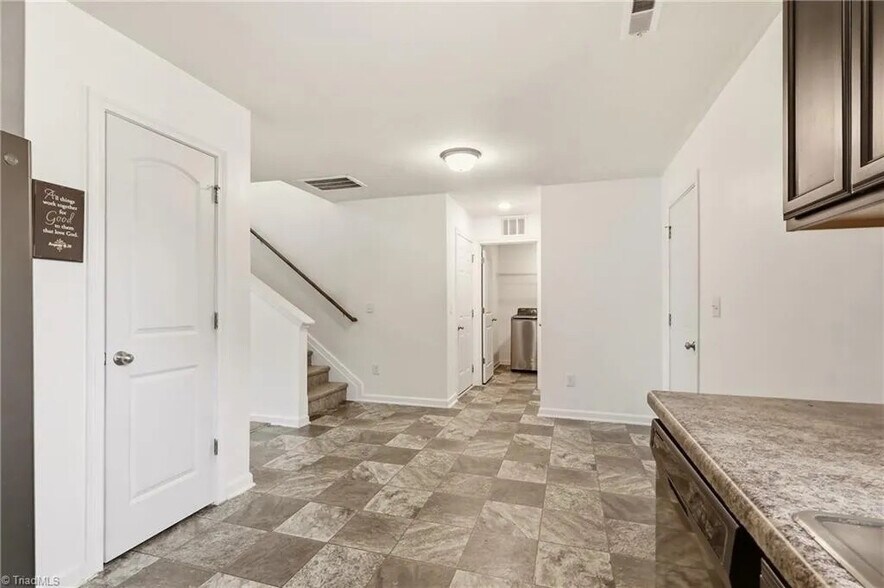 Building Photo - Room in House on Ransom Trace Ct