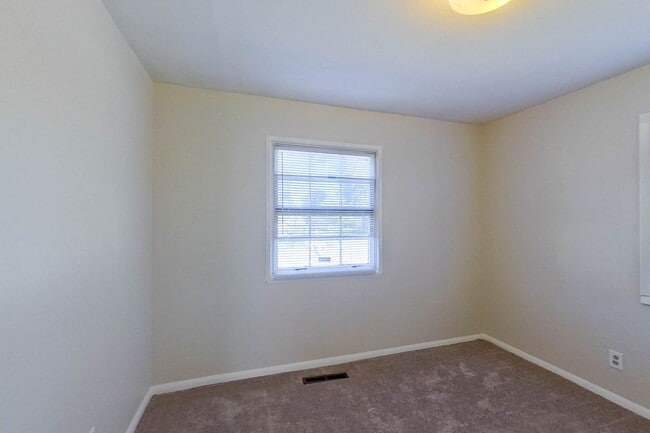 Building Photo - Charming 3-Bedroom, 1-Bath Single-Family Home near E 5th Ave