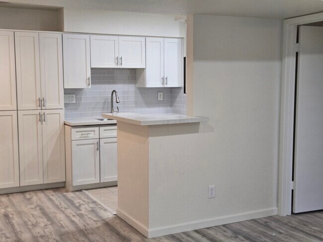 Building Photo - 5995 N 78th St