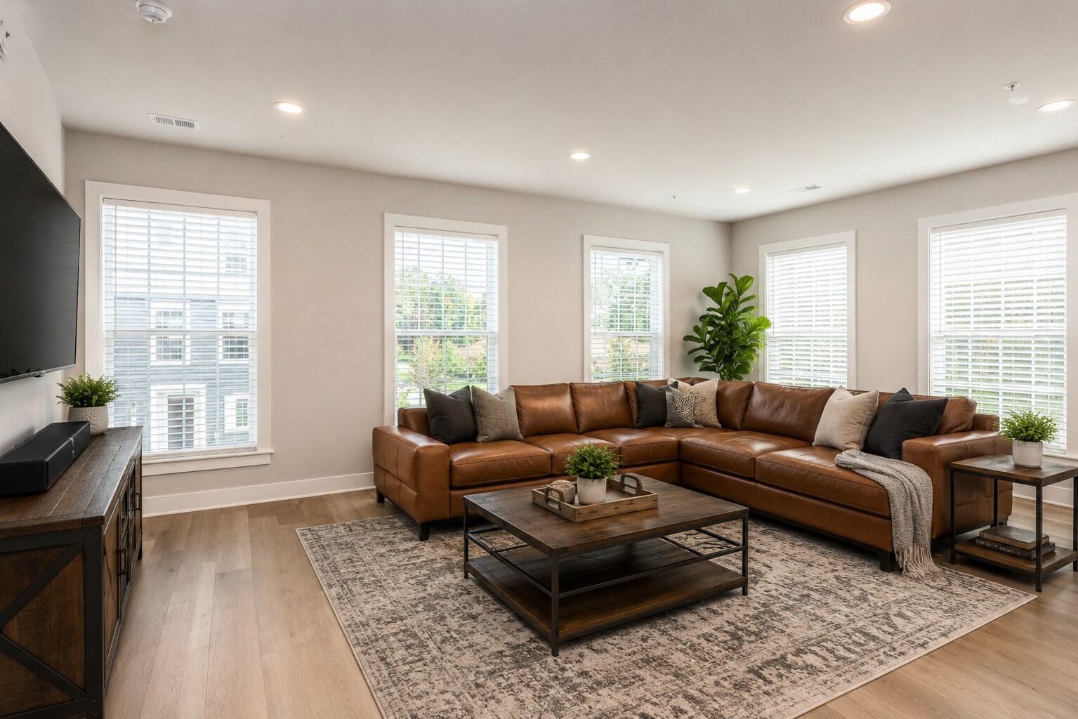Building Photo - 701 Halcyon Ln